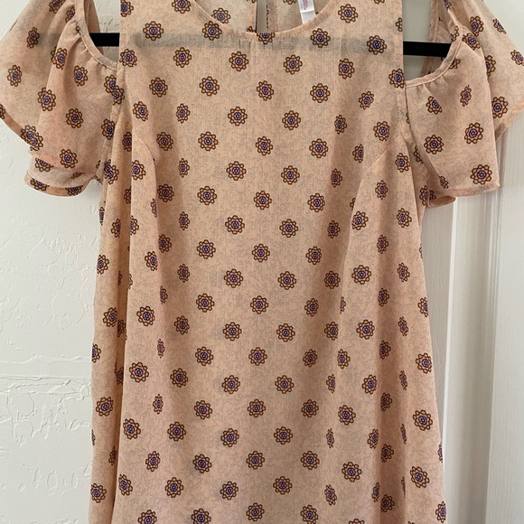 Xhileration Blush Cold Shoulder Top SM - Picture 1 of 4